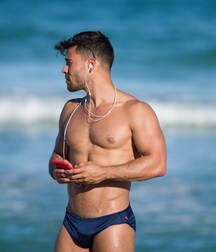 Gay Tube Les minets de la plage 5f7d87b7d4163.jpg
