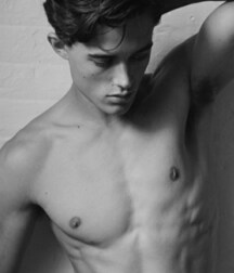 De jeunes mannequins gay tube 5f91e9afb9fb7.jpg