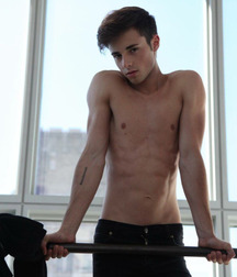 De jeunes mannequins gay tube 5f91e9d674b0d.jpg
