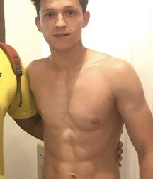 Tom Holland le bogoss de Spiderman Gay Tube 5f99d09967601.jpg