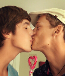 Helmut Huxley Love Gay Tube 5fe46467552f3.jpg