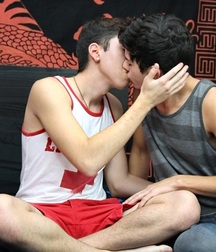 Des mecs mignons embrassant des mecs mignons 6001f70bd1e2c.jpg