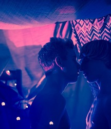 Des mecs mignons embrassant des mecs mignons 6001f734a6a15.jpg
