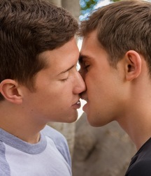 Des mecs mignons embrassant des mecs mignons 6001f7e63e5bc.jpg