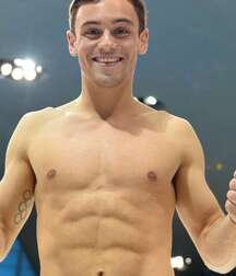 Tom Daley Le bogosse gay de la natation gay tube 601af10920378.jpg