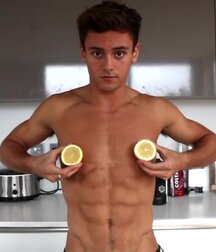 Tom Daley Le bogosse gay de la natation gay tube 601af1144eb58.jpg
