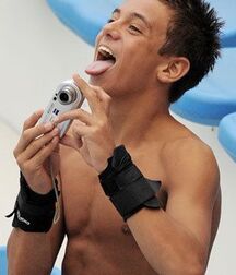 Tom Daley Le bogosse gay de la natation gay tube 601af1356ae9a.jpg