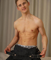 Alan Rust et Marcus Paradise en solo gay tube 604e42262a665.jpg
