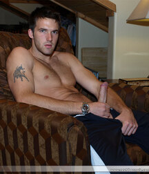Trystan Bull en solo Gay Tube 605de0f88525b.jpg