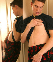 Tiger prends une douche boys porn 606498792d6bd.jpg