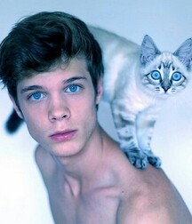 Mecs sexy et leurs chat gayboystube 606e32b66689d.jpg