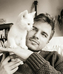Mecs sexy et leurs chat gayboystube 606e32e9e2e8e.jpg