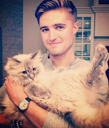 Mecs sexy et leurs chat gayboystube 606e32ed4df95.jpg