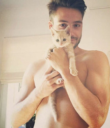 Mecs sexy et leurs chat gayboystube 606e32f390597.jpg