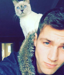 Mecs sexy et leurs chat gayboystube 606e32f9be364.jpg