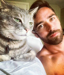 Mecs sexy et leurs chat gayboystube 606e3313c4d28.jpg