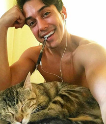 Mecs sexy et leurs chat gayboystube 606e331e67408.jpg