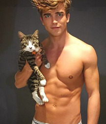 Mecs sexy et leurs chat gayboystube 606e33330143f.jpg