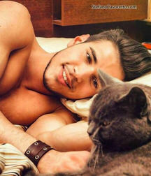 Mecs sexy et leurs chat gayboystube 606e333ad47a9.jpg
