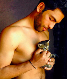 Mecs sexy et leurs chat gayboystube 606e334878e0a.jpg