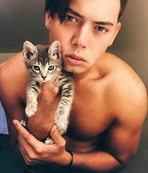 Mecs sexy et leurs chat gayboystube 606e334bcd368.jpg