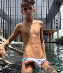 Gay Tube Au Paradis de la Bite Boys 18 60b87de0ed6b5.jpg