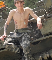 2 jeunes soldats gay porn 61267bd26e830.jpg