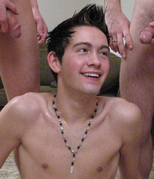 Des gays trempent de pisse Jayden 6138ca04dffed.jpg