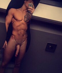 Gay Porn Les Beaux Mecs Célèbres 6164a3d9c5c3d.jpg