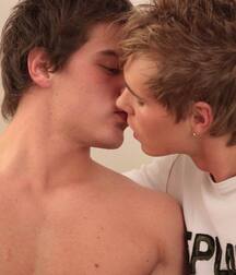 Doux et Caressant les minets ronronnent de plaisir boys porn 61bbb25e44cf3.jpg