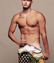 Built Models Hot Guys Bodies 62a3b0accd84b.jpg