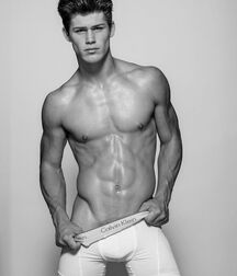 Built Models Hot Guys Bodies 62a3b0f3887f8.jpg