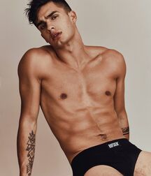 Built Models Hot Guys Bodies 62a3b15021b14.jpg