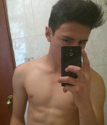 Cute boys 1 5de56f001ccb4.jpg