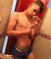 Cute boys 5 5de80862086e7.jpg