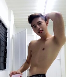 Cute boys 5 5de8086f4eb7a.jpg