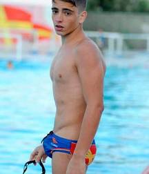 Cute boys 5de7ea4aa4791.jpg