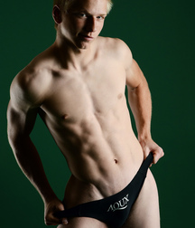 Junge Models 5df17373b4cfe.jpg