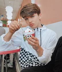 Beauty boys of the wold 5df3bf483f106.jpg