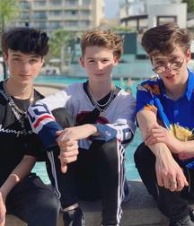 Jungs Schönheit 5df51760d4dca.jpg