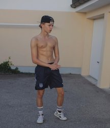 Jungs Schönheit boy porn 5e07abc21b2e6.jpg