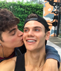 Nick et Pierre beau couple 5e9880e6814df.png