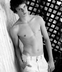 Bare chest cute boys gay tube 5ff75b16d8c9e.jpg