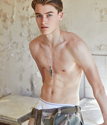 Bare chest cute boys gay tube 5ff75b3542e54.jpg