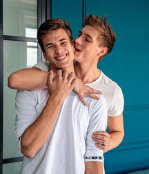 Ashton and friends gay porn 602ac6988b5a0.jpg