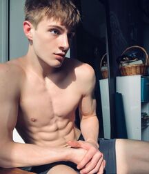 Belleza de los muchachos no nude 6032b189ac400.jpg