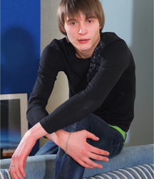 Val handsome twink porn model shows off for us 