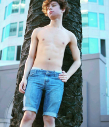 Dan 08 Guys in Jeans Shorts 5e0a75df1d9a3.png