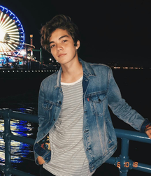 Cute boys 1 5deffe46571bc.png