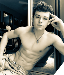 Cute boys 7 5df5446e17bbd.png